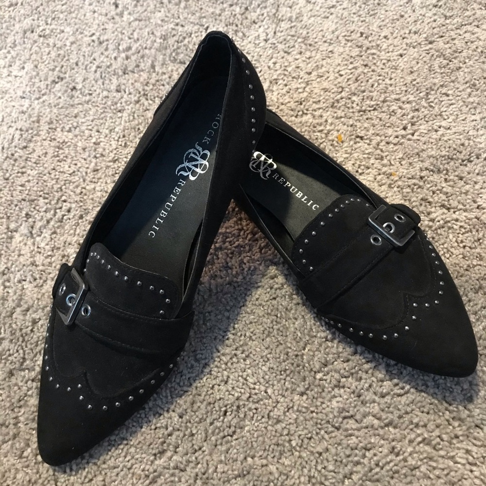 Rock & Republic Black textured with buckle flats